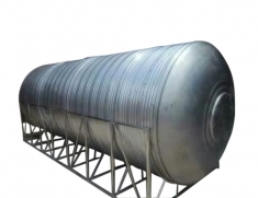 民用的生活水箱一般以圆柱体的水箱为多，也叫水塔